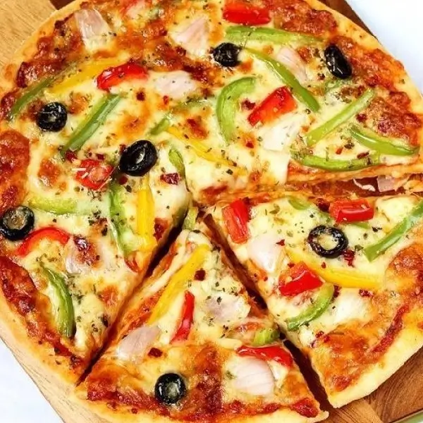 Spicy Veg Pizza - Image 3